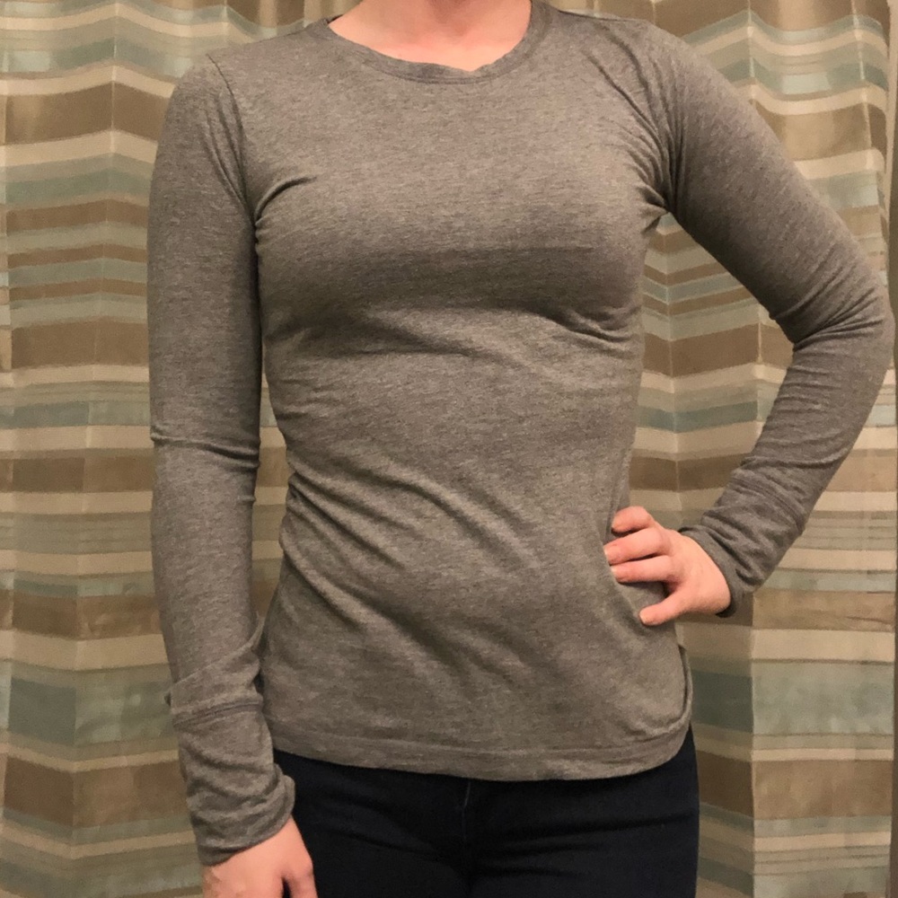 Gray long sleeve tee